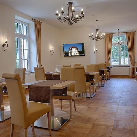 Hotel Dirks Am Schloss Bad Pyrmont Buitenkant foto