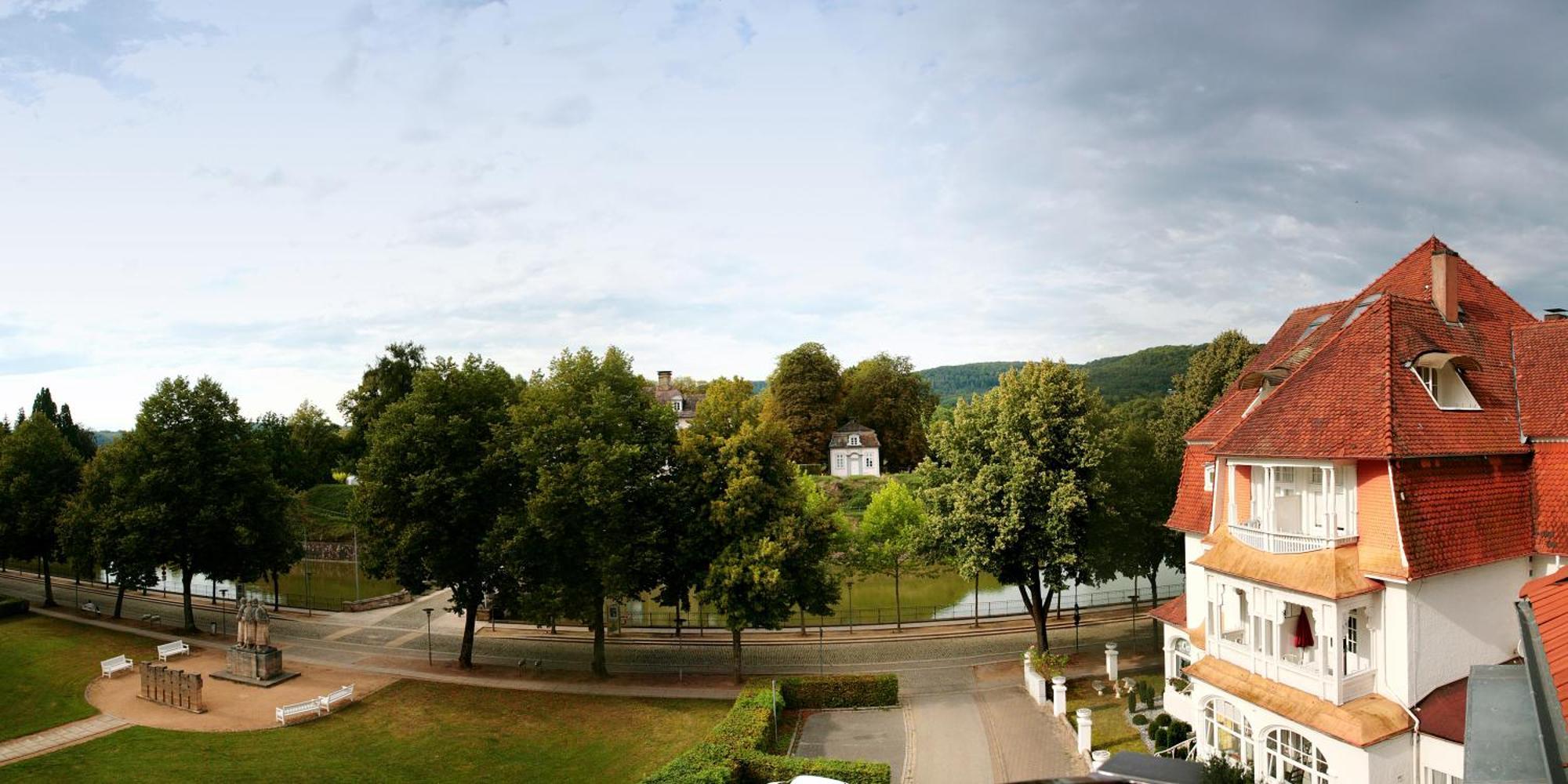 Hotel Dirks Am Schloss Bad Pyrmont Buitenkant foto
