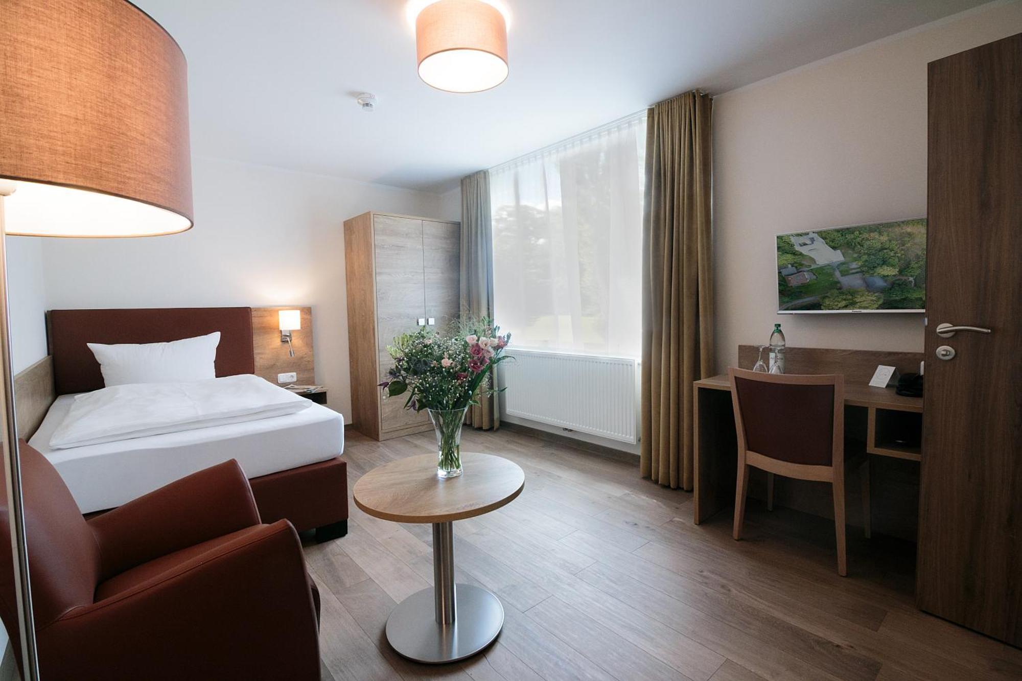 Hotel Dirks Am Schloss Bad Pyrmont Buitenkant foto