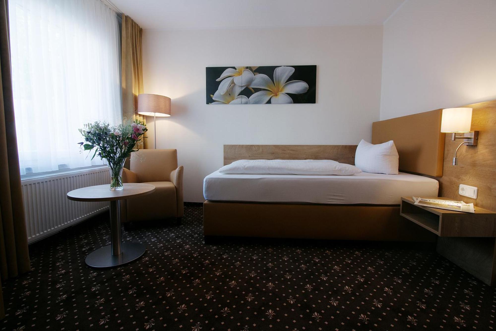 Hotel Dirks Am Schloss Bad Pyrmont Buitenkant foto