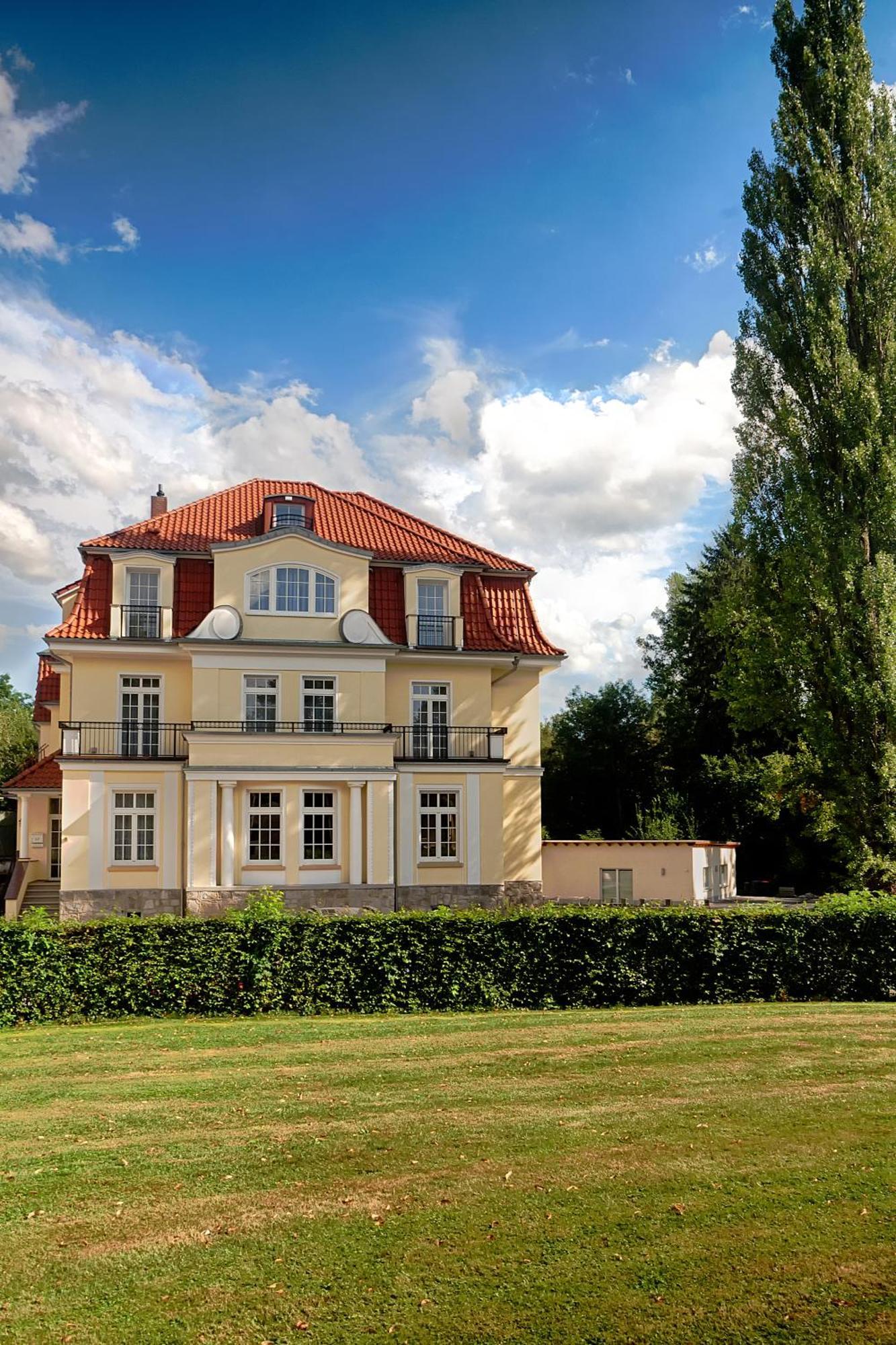 Hotel Dirks Am Schloss Bad Pyrmont Buitenkant foto